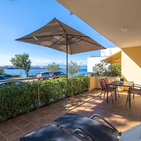 2 Bedroom Lovely Apartment In Omisalj Apartman Omisalj