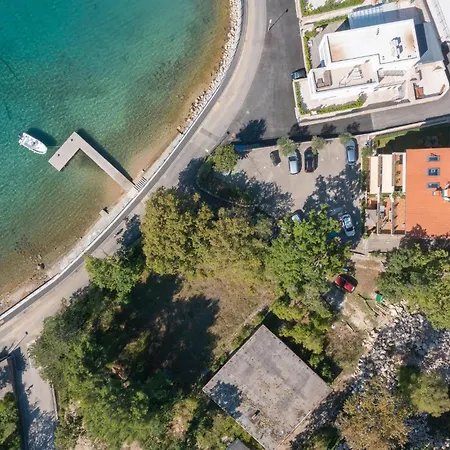 Beach Front Apartment In Omisalj With Wifi * Omišalj