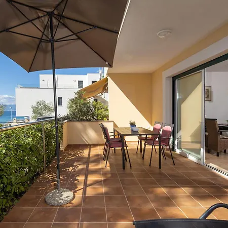 Beach Front Apartment In Omisalj With Wifi * Omišalj