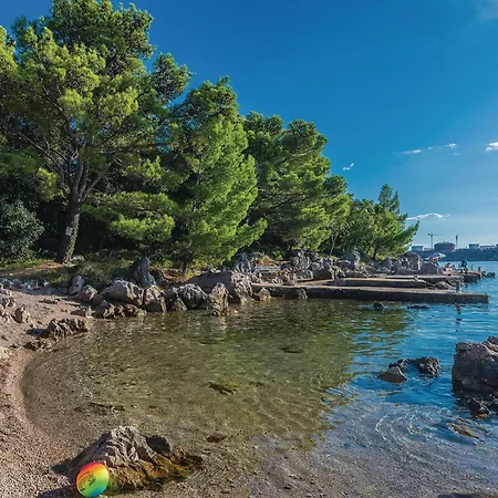 2 Bedroom Lovely Apartment In Omisalj Apartman Omisalj