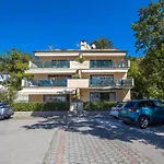 2 Bedroom Lovely Apartment In Omisalj Apartman *