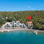 2 Bedroom Lovely Apartment In Omisalj Apartman Omisalj