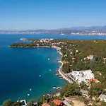 2 Bedroom Lovely Apartment In Omisalj Apartman *