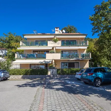 2 Bedroom Lovely In Apartament *