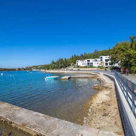 2 Bedroom Lovely In Apartament Omišalj