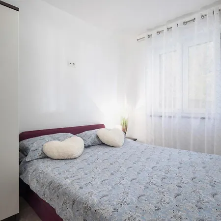 Beach Front Apartment In Omisalj With Wifi * Omišalj