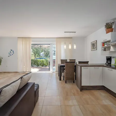 2 Bedroom Lovely In