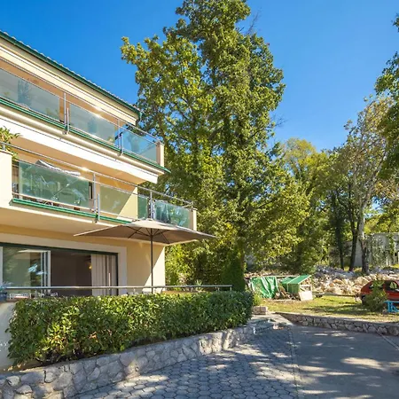 Apartament 2 Bedroom Lovely In