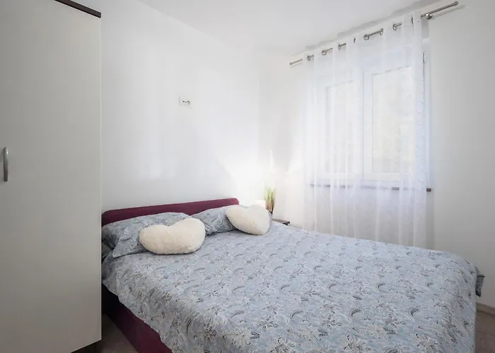 2 Bedroom Lovely In * Omišalj