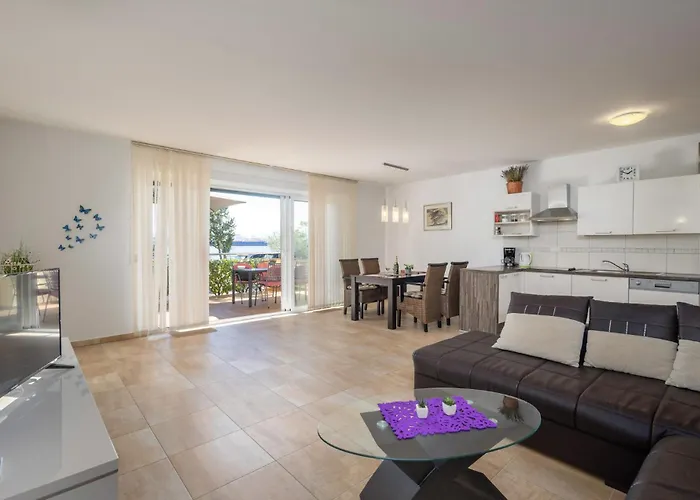 Apartament 2 Bedroom Lovely In