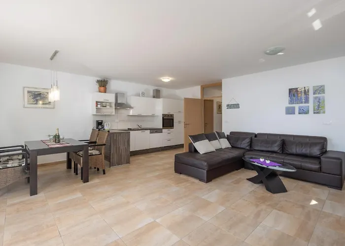 2 Bedroom Lovely In Apartament *