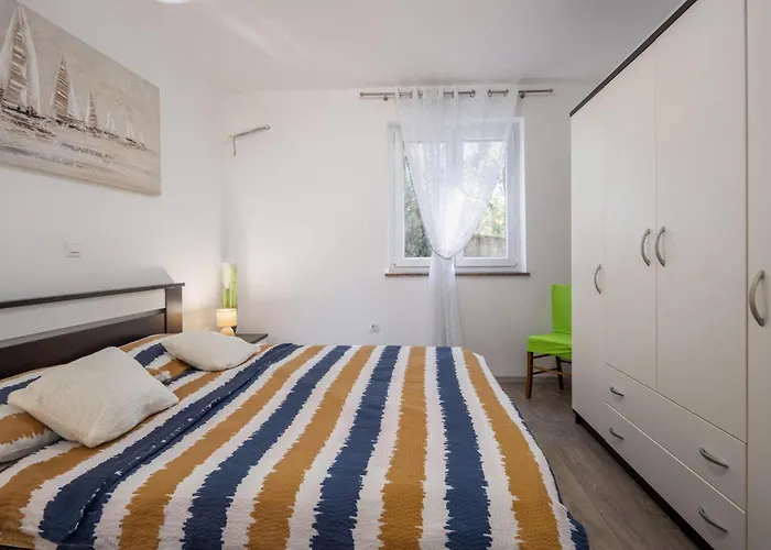 2 Bedroom Lovely In Omišalj