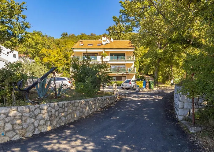 Apartament 2 Bedroom Lovely In Omišalj