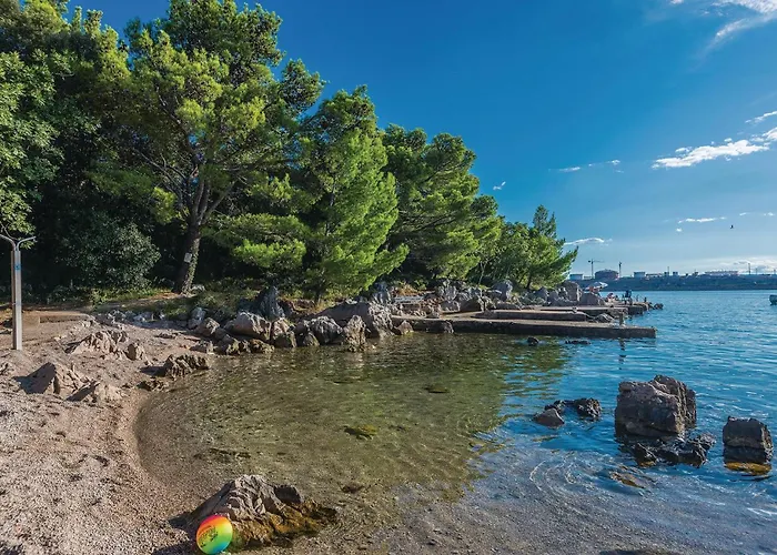 2 Bedroom Lovely In Apartament Omišalj